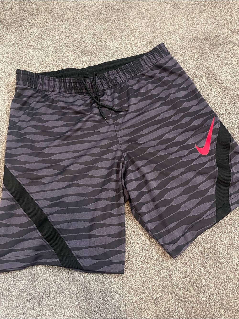 Nike Dri-FIT Strike Soccer Shorts Black Gray Wave Print Red Swoosh Men’s Large